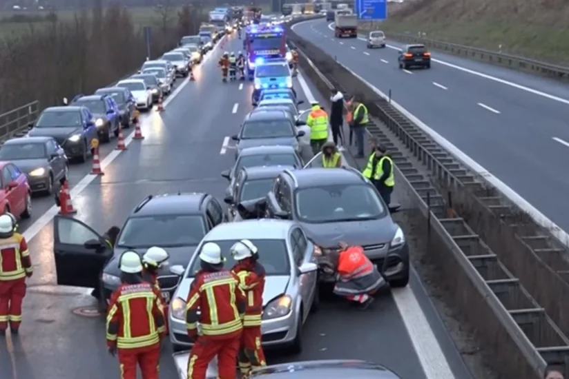 В ФРГ произошло ДТП с участием 29 автомобилей, пострадали 15 человек