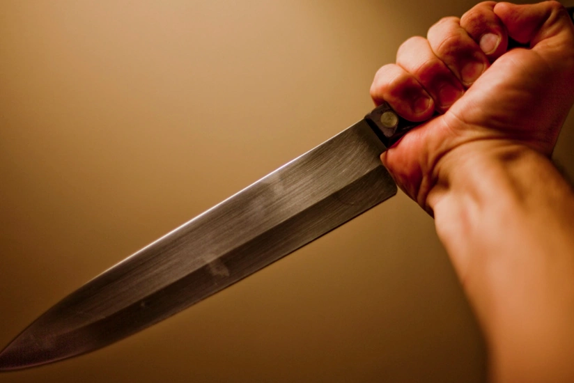 Bakıda 49 yaşlı kişi arterial damarını kəsərək intihar edib