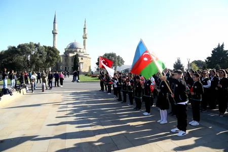 Türkiyə Respublikasının 100 illiyi münasibətilə Türk şəhidliyi abidəsi və Şəhidlər xiyabanı ziyarət olunub