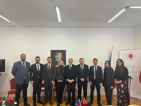 Türkiyənin 100 illiyi tədbirləri çərçivəsində Praqada süni intellekt tədbiri keçirilib