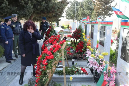 Aprel döyüşlərinin şəhid pilotlarının məzarı ziyarət olunub