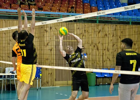 Voleybol üzrə Zəfər Kubokunda yarımfinalçılar müəyyənləşib