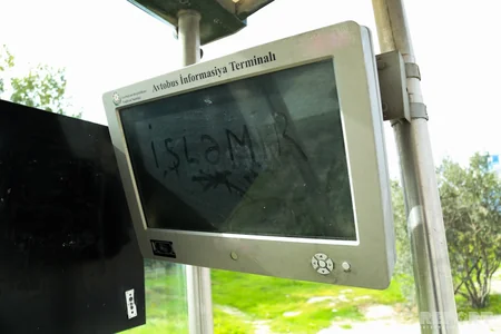 Bakıdakı 600 Avtobus İnformasiya terminalından 200-ü işləmir - FOTOREPORTAJ