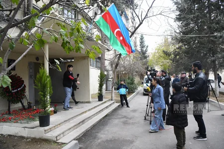 Aktauda qəzaya düşən təyyarənin kapitanı İqor Kşnyakinin xatirəsi Bakıda ehtiramla yad olunur