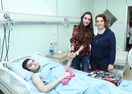 Leyla Əliyeva onkoloji xəstəlikdən əziyyət çəkən uşaqlarla görüşdü