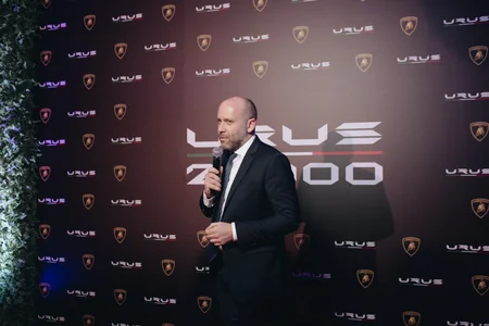 20 000-ci “Lamborghini Urus” avtomobili Bakıda sahibinə təhvil verilib