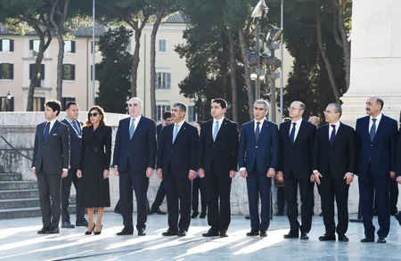 Prezident İlham Əliyev Romada naməlum əsgər abidəsini ziyarət etdi - FOTO