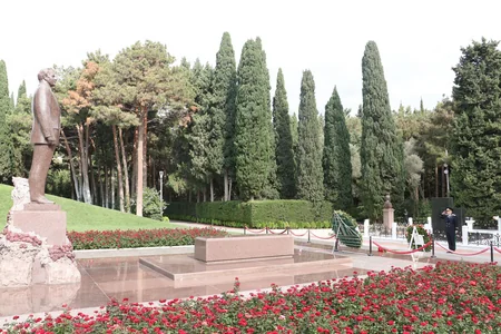 Prokurorluq orqanlarının xidməti fəaliyyətdə fərqlənən əməkdaşları mükafatlandırılıb