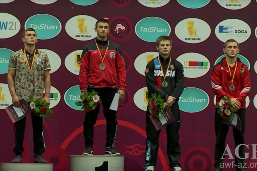 Azərbaycan güləşçiləri Avropa çempionatının ilk günündə bir dəst medal qazanıblar