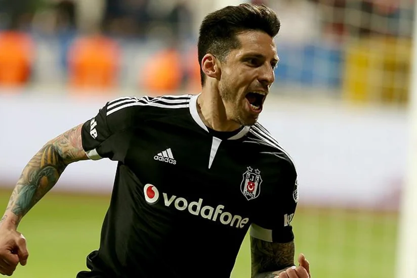 Milan klubu Beşiktaşın yarımmüdafiəçisini transfer edib