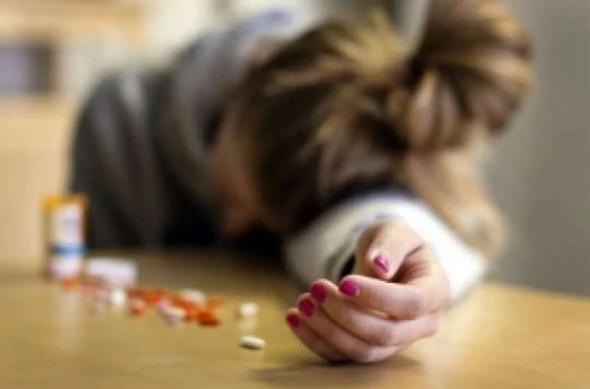 ​Bakıda 15 yaşlı qız dərmandan zəhərlənərək ölüb