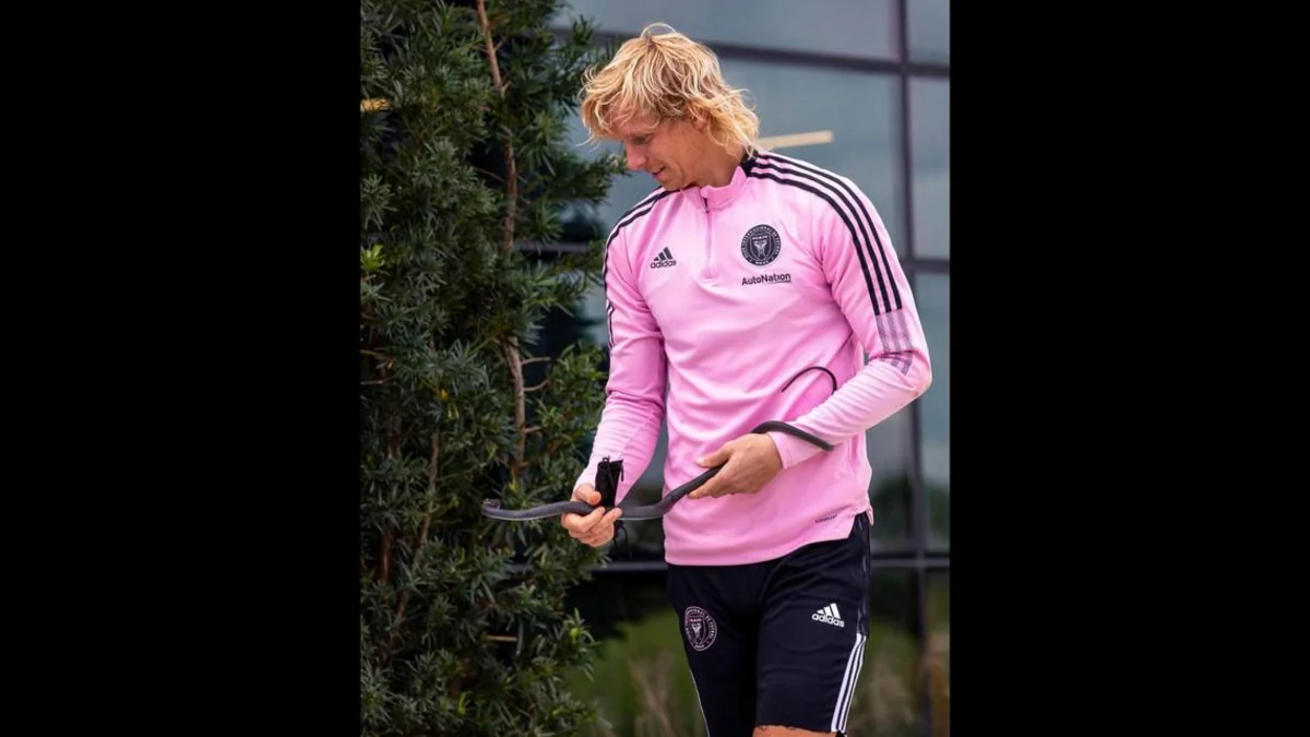 ABŞ klubunun futbolçusu məşqdə ilan tutub