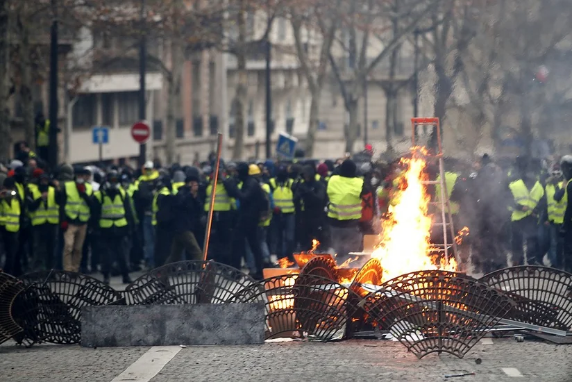 1726 detained at yellow vest’ protests in France