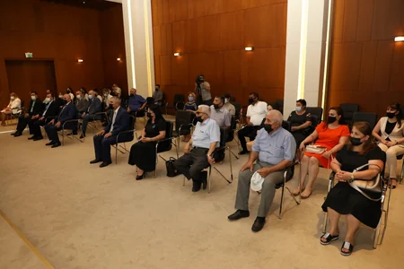 YAP-a birləşən siyasi partiyaların nümayəndələrinə üzvlük vəsiqələri təqdim olunub