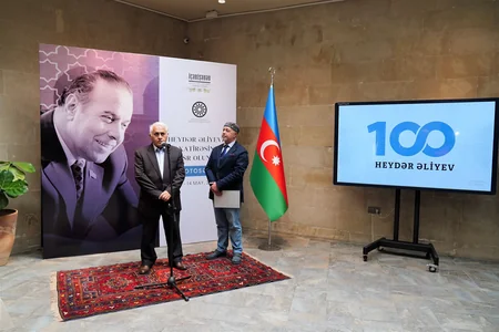 Heydər Əliyevin xatirəsinə həsr olunmuş fotosərgi keçirilib