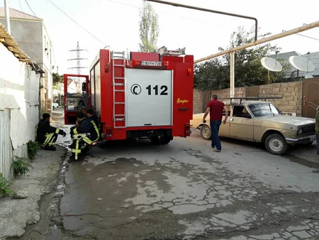 Bakıda məcburi köçkünlərin məskunlaşdığı binada yanğın olub - FOTO
