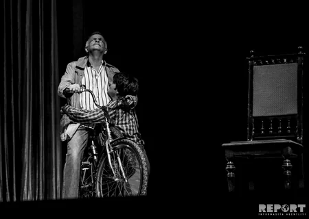 Fuad Poladovun “Azdrama”da sonuncu çıxışı - XATİRƏ FOTOREPORTAJI