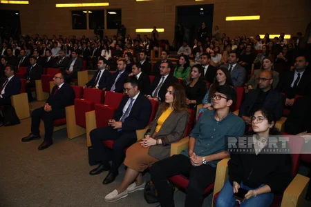 Şimali Kipr prezidenti ADA Universitetində tələbələrlə görüşüb