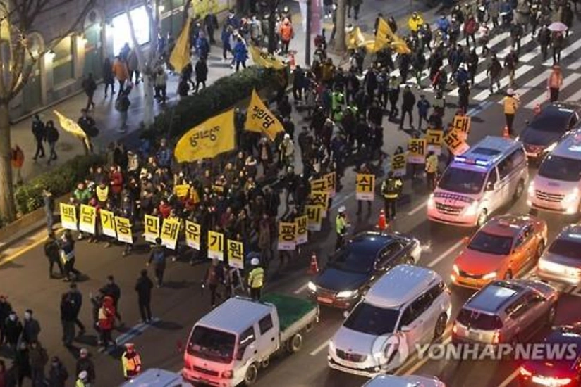 Protesters hold massive rally without major clash with police in Seoul