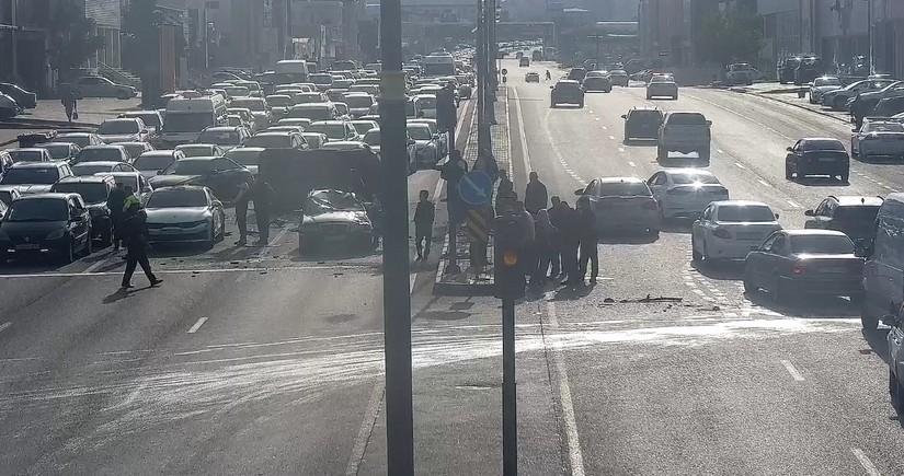 Babək prospektində yol qəzası tıxaca səbəb olub