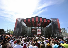 F1 drivers meet fans in Baku