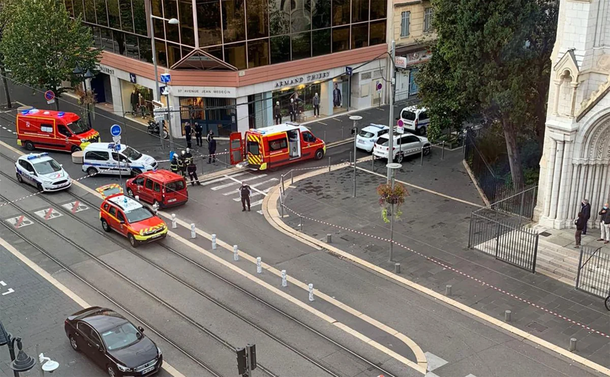 Nitsada naməlum şəxs insanlara bıçaqla hücum edib