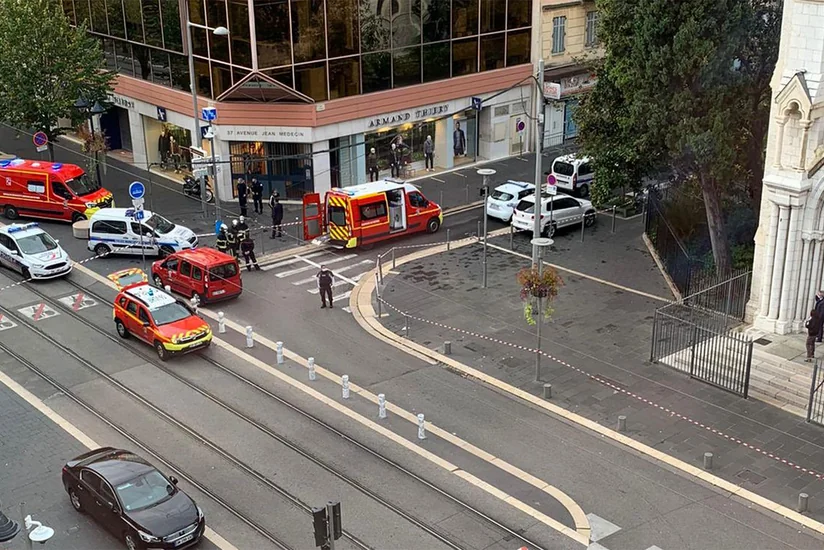 Nitsada naməlum şəxs insanlara bıçaqla hücum edib