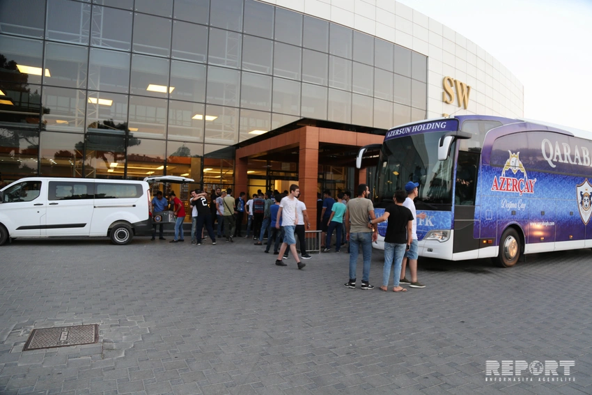 Çempionlar Liqasının play-off mərhələsinə yüksələn Qarabağ komandasının üzvləri Vətənə qayıdıblar - VİDEO - FOTO