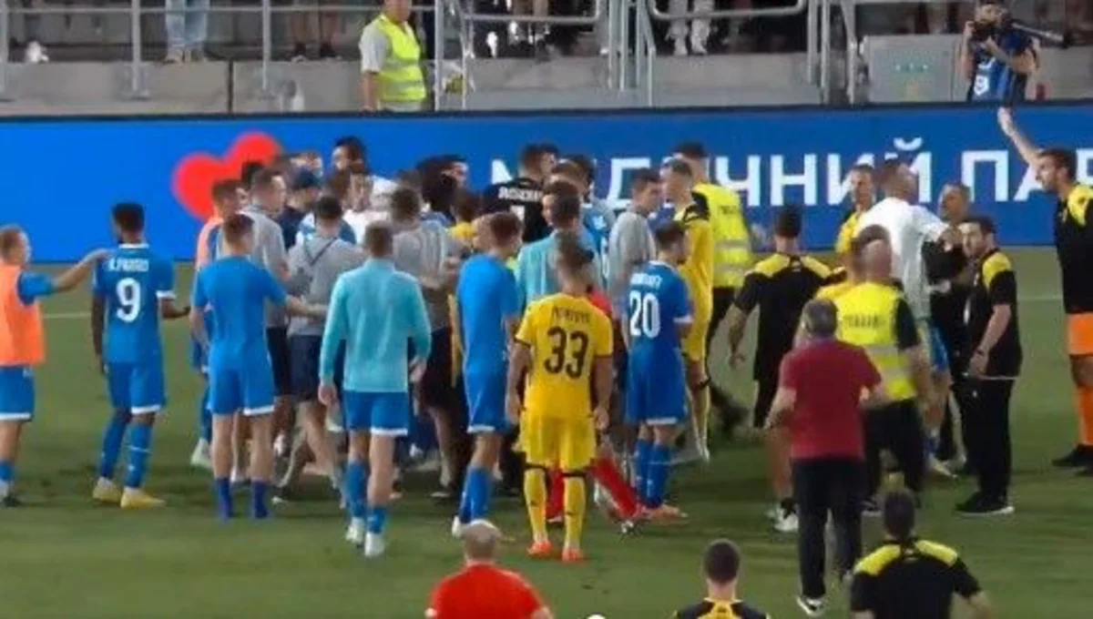 Konfrans Liqası oyunundan sonra futbolçular arasında dava düşüb