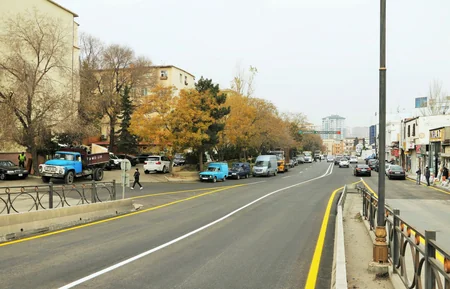 Bakıda iki ərazidə deformasiyaya uğramış örtük yenilənib