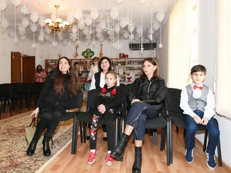 Mehriban Əliyeva Gəncədəki uşaq evinə baş çəkib