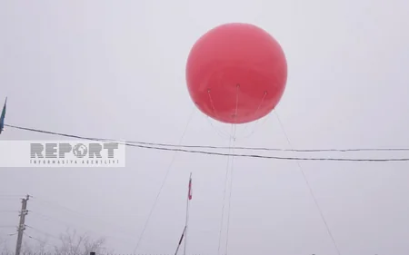 Активисты на дороге Ханкенди-Лачын развесили воздушный шар с призывом защитить природу