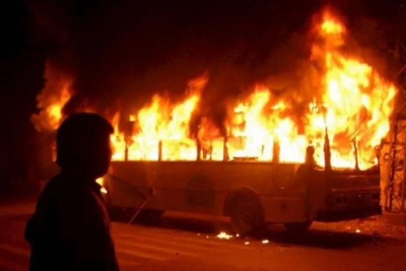​Pakistanda avtobusla neft daşıyan yük maşını toqquşub, 57 nəfər ölüb