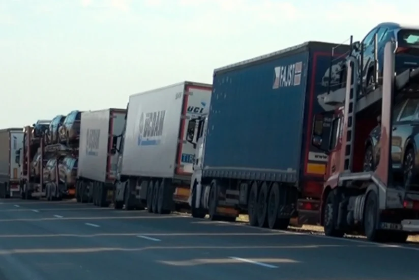 “Qırmızı Körpü” gömrük postunda gözləyən avtomobillərin sayı açıqlanıb