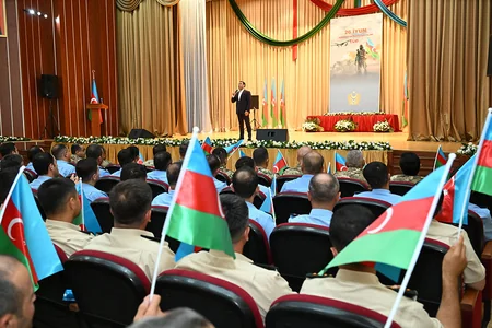 Təlim və Tədris Mərkəzində Silahlı Qüvvələr Günü münasibətilə təntənəli mərasim keçirilib