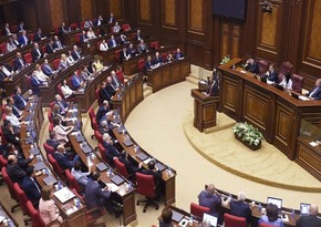 Парламент Армении большинством голосов осудил попыту насильственной смены власти