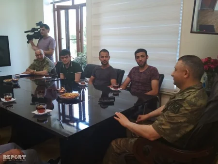 Футболисты Карабаха встретились с военнослужащими в Карабахском регионе