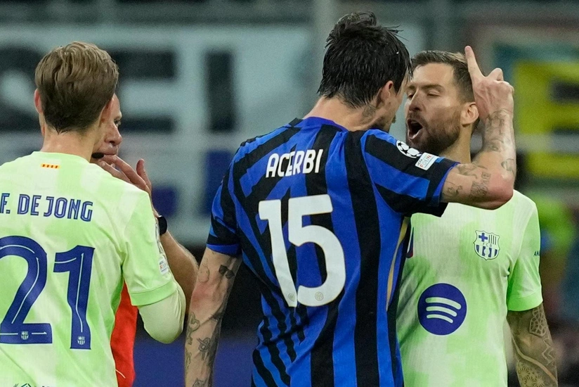 Barselonanın müdafiəçisi qeyri-etik hərəkətinə görə cəzalandırıla bilər