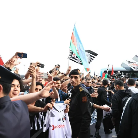 Beşiktaş üç futbolçusunu Bakıya gətirməyib