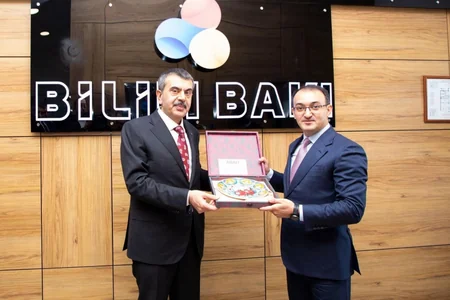 Türkiyəli nazir “ASAN xidmət”də olub