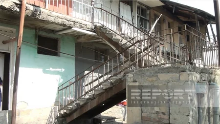 Bərdədə dağıntı altında qalan qadın xilas olunub, bina sakinləri təxliyə edilib - VİDEO - YENİLƏNİB