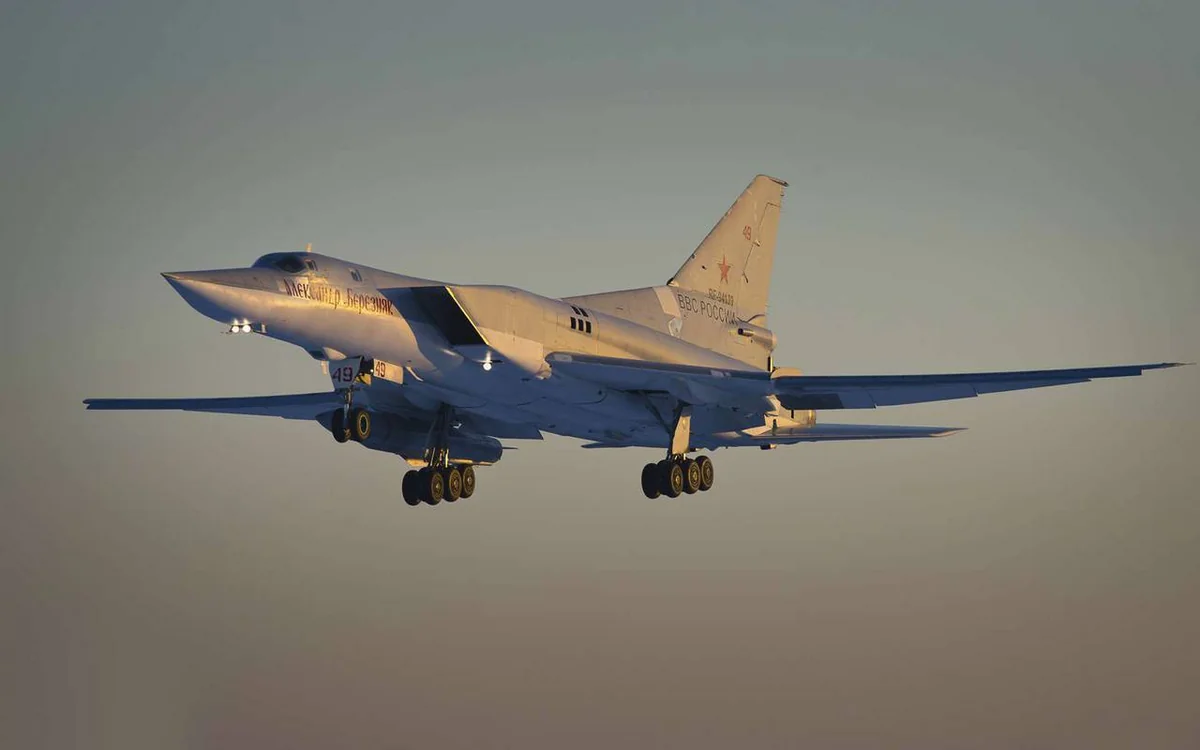 Tu-22M3 bomber crashes in Russia