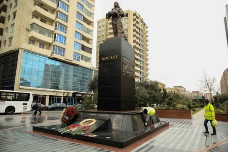 “Ana fəryadı” abidəsinin yerləşdiyi parkda abadlıq işləri aparılır