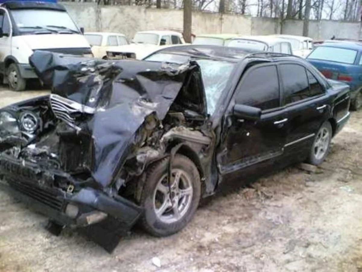 Salyanda iki avtomobil toqquşub, sürücülər xəsarət alıb