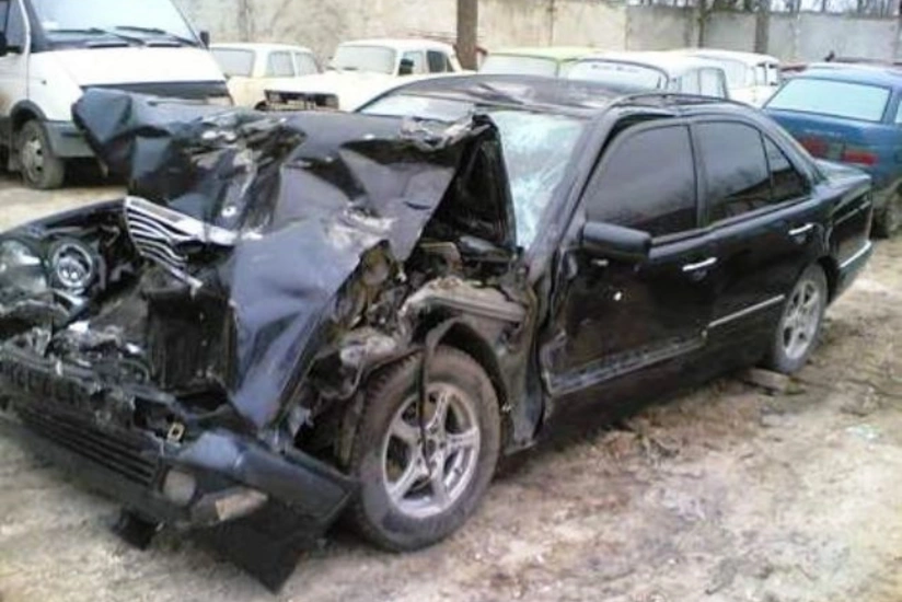 Salyanda iki avtomobil toqquşub, sürücülər xəsarət alıb