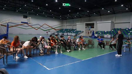 Olimpiya çempionları Gənc idman liderləri layihəsinin qonağı olublar