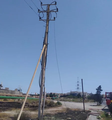 Bakıda neft kəmərlərinin ətrafındakı quru ot və kol-kos yanıb