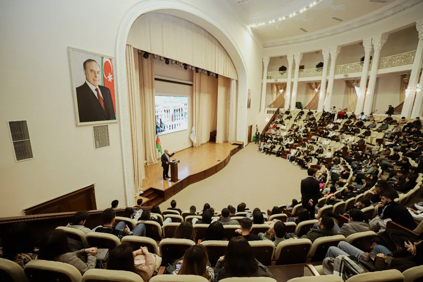 Prezident seçkilərində ilk dəfə səs verəcək gənclər üçün seminarlar davam edir