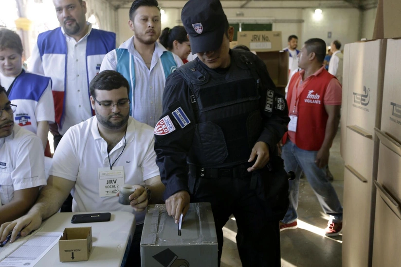Salvadorda prezident və parlament seçkiləri başlayıb