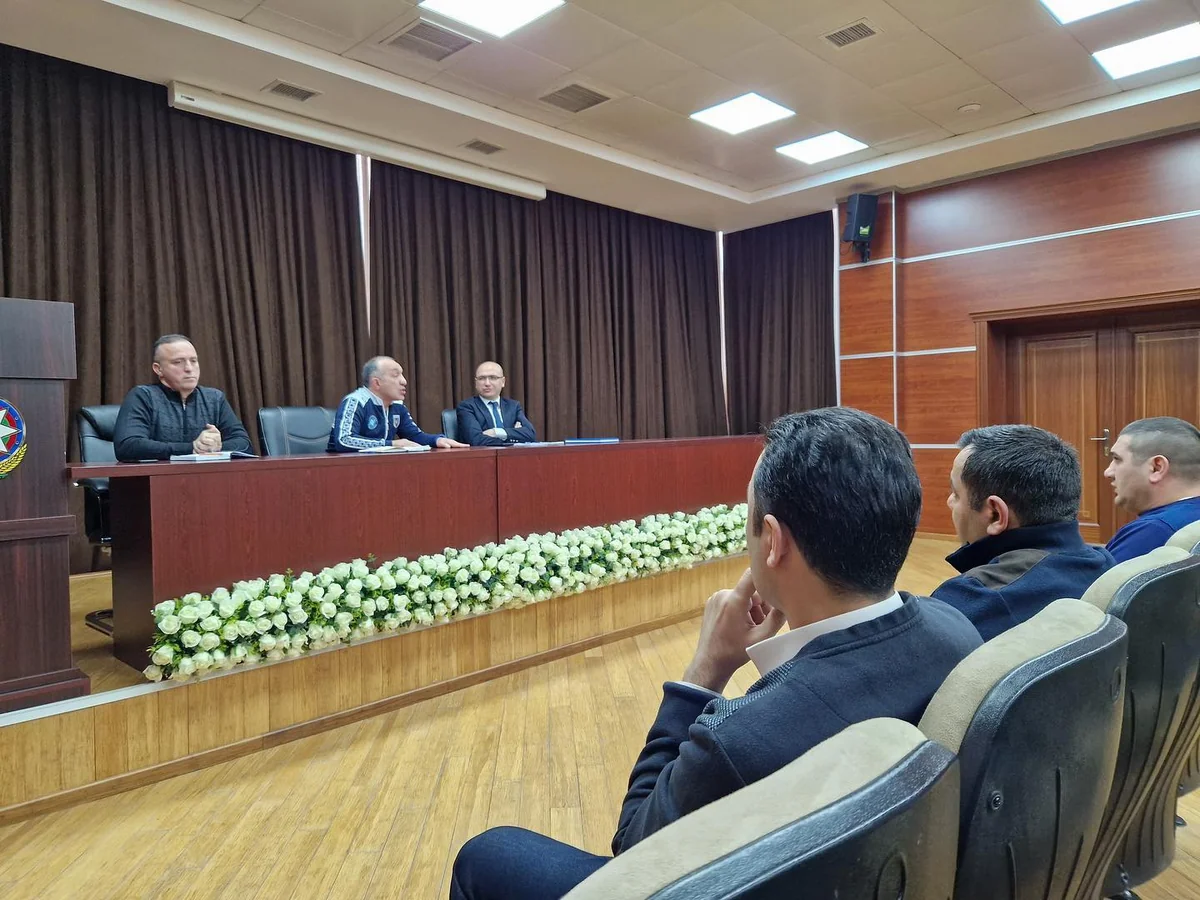 Federasiya məşqçilərlə və hakimlərlə ayrı-ayrılıqda iclas keçirib